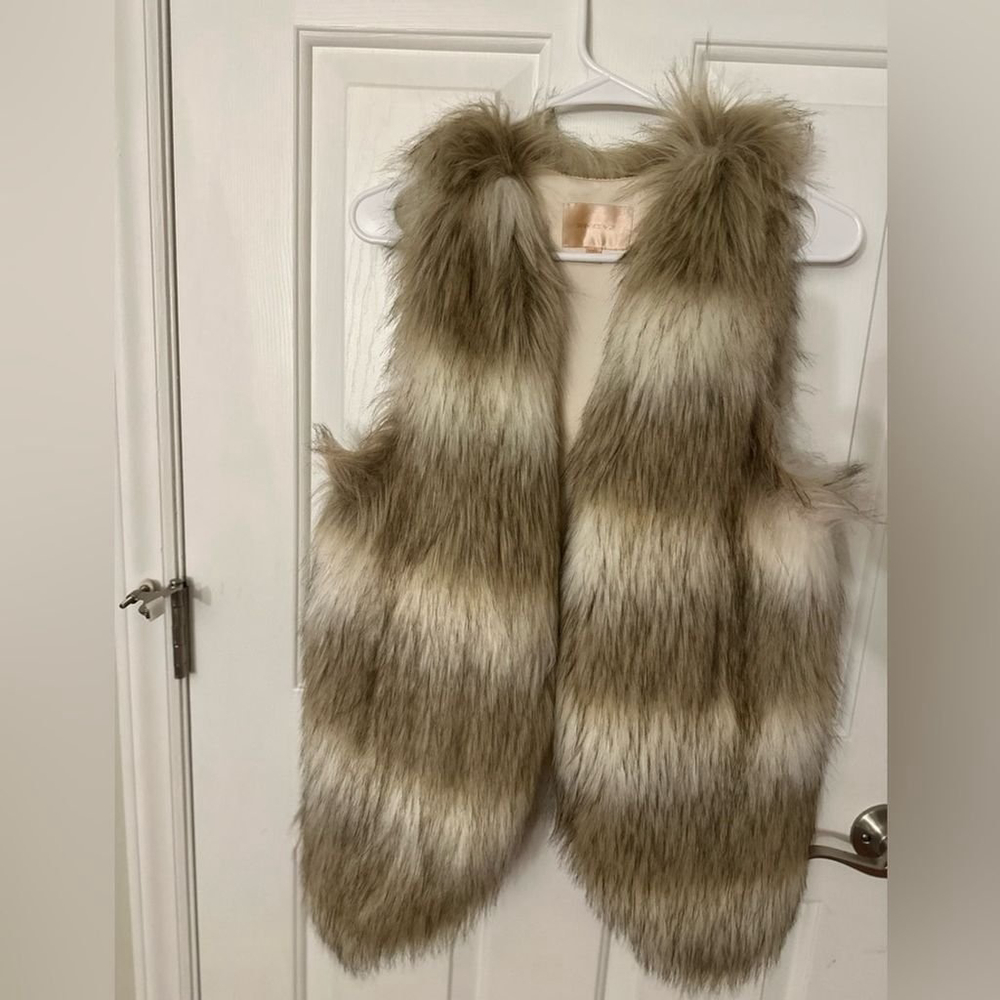 Faux Fur Vest- M - Picture 2 of 5